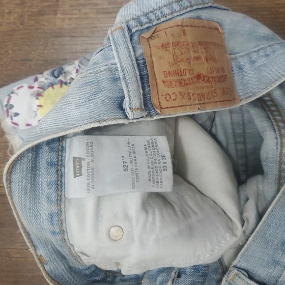 VNTG 90s LEVI’S 527 CUT OFF EMBROIDERED JEANS WITH FLORAL APPLIQUÉ FEMININE - Picture 10 of 12
